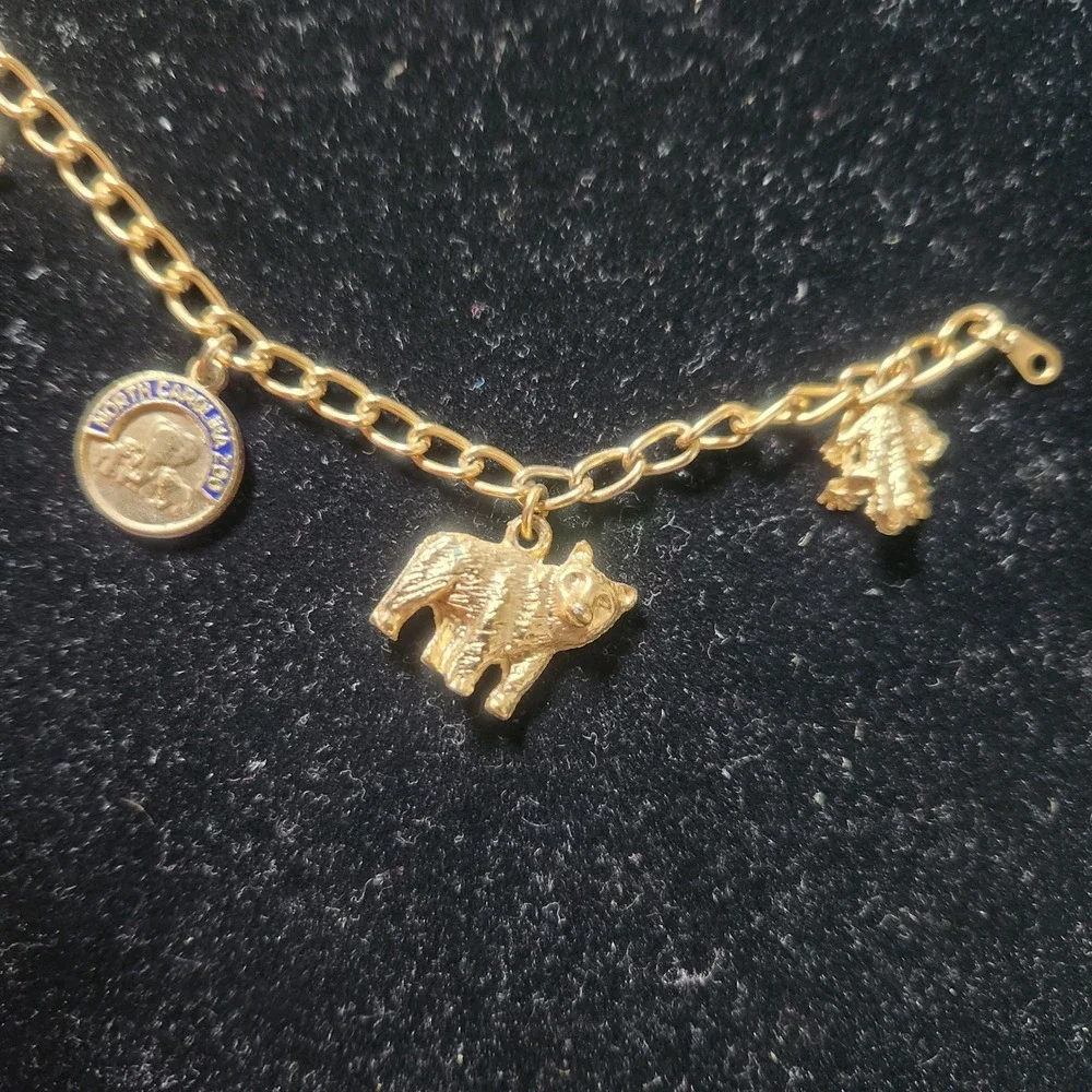 Vintage North Carolina Zoo Gold Tone Animal Charm Bracelet Giraffe Elephant Bear